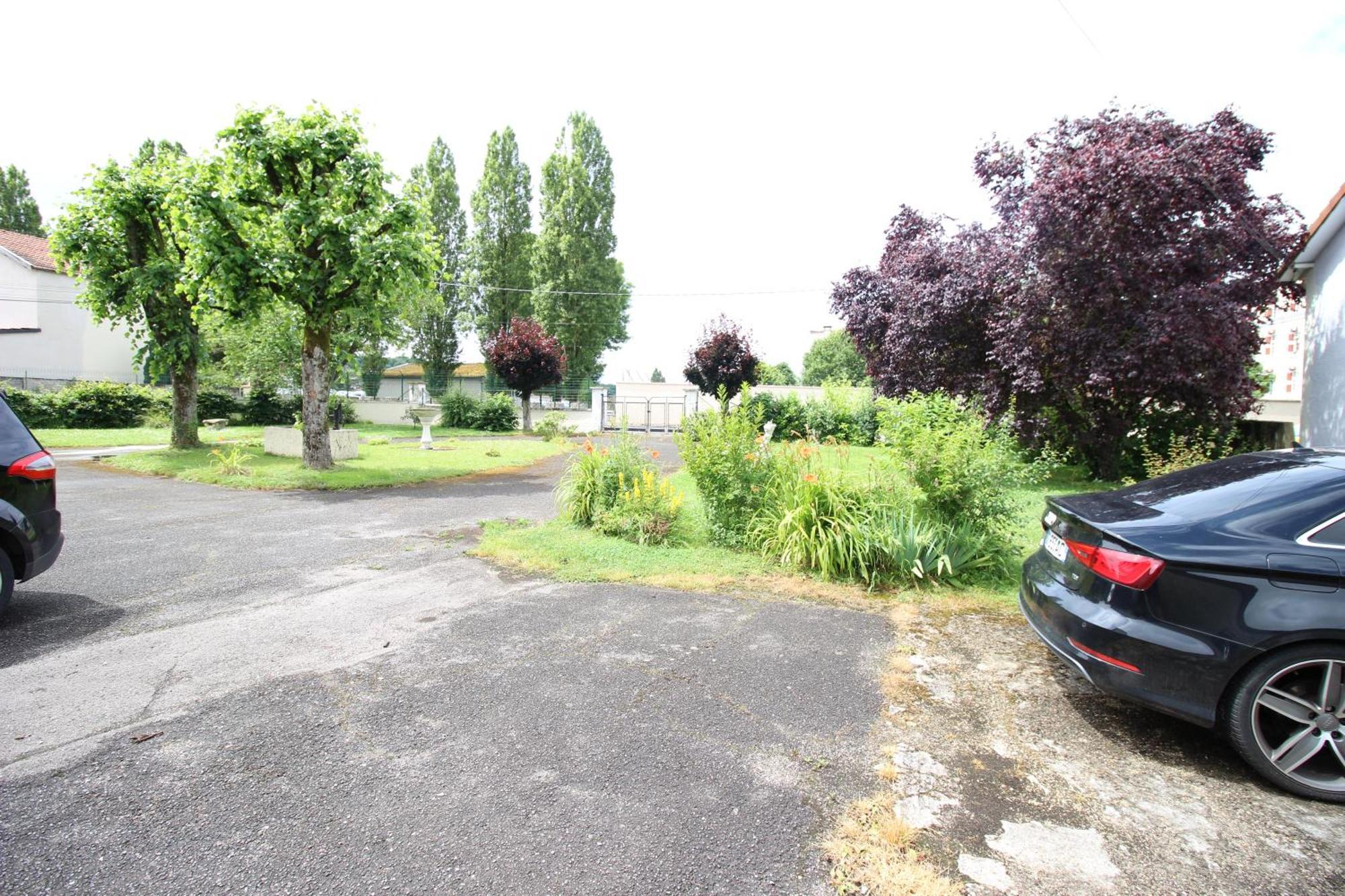 Thierville-sur-Meuse 3 Chambres - Tres Grand Jardin Privee - Terrasse Privee - Garage Velo Et Moto - Parking Voiture Privee Dans La Propriete - Gere Par Presta-Zen'Services מראה חיצוני תמונה