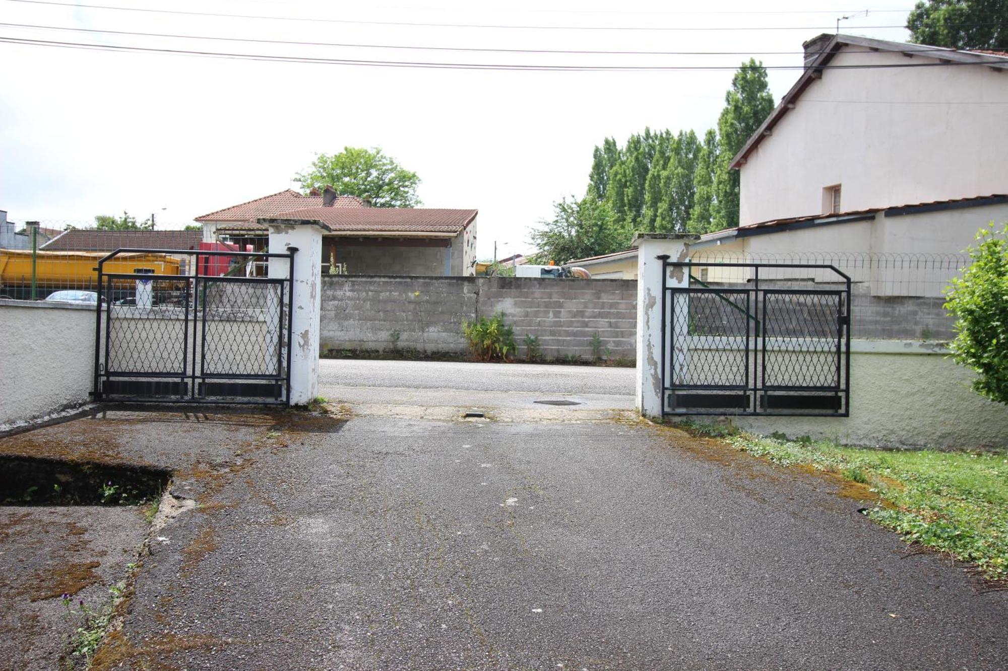 Thierville-sur-Meuse 3 Chambres - Tres Grand Jardin Privee - Terrasse Privee - Garage Velo Et Moto - Parking Voiture Privee Dans La Propriete - Gere Par Presta-Zen'Services מראה חיצוני תמונה